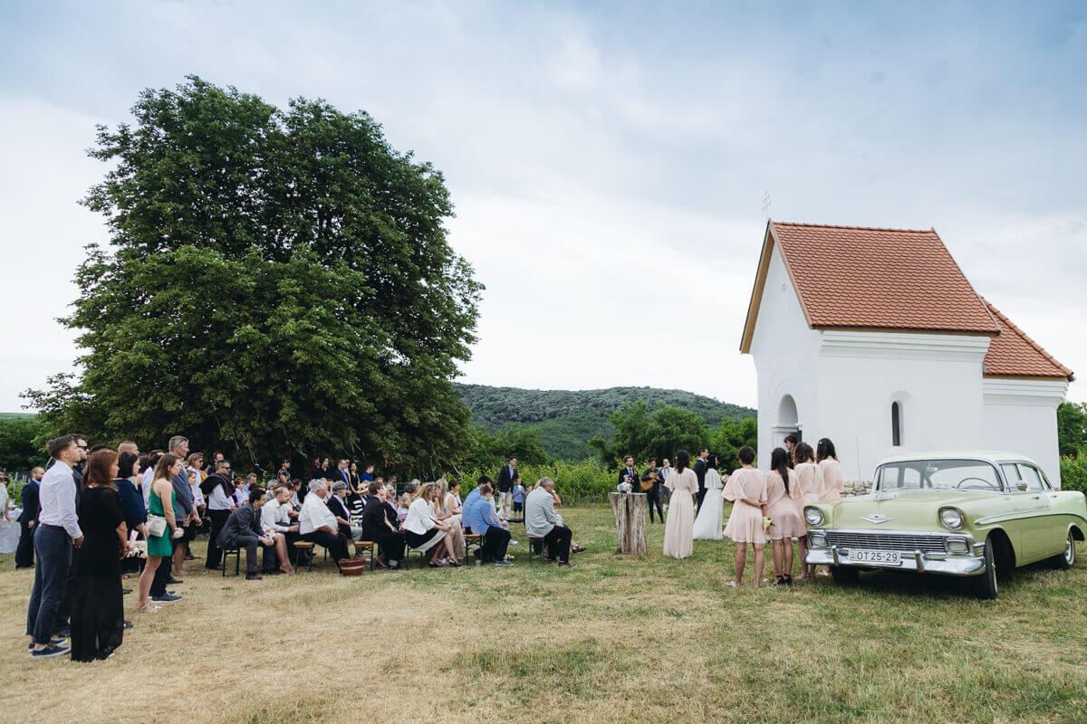 Esküvő fotózás során készült kép a szertartás közben.